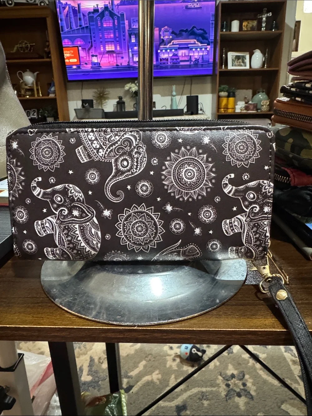 Très Chic Mailanda Wristlet Elephant Wallet
